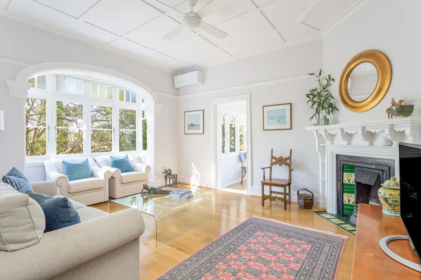 Courtyard Gallery: Character-filled Bayside Living - Image 1