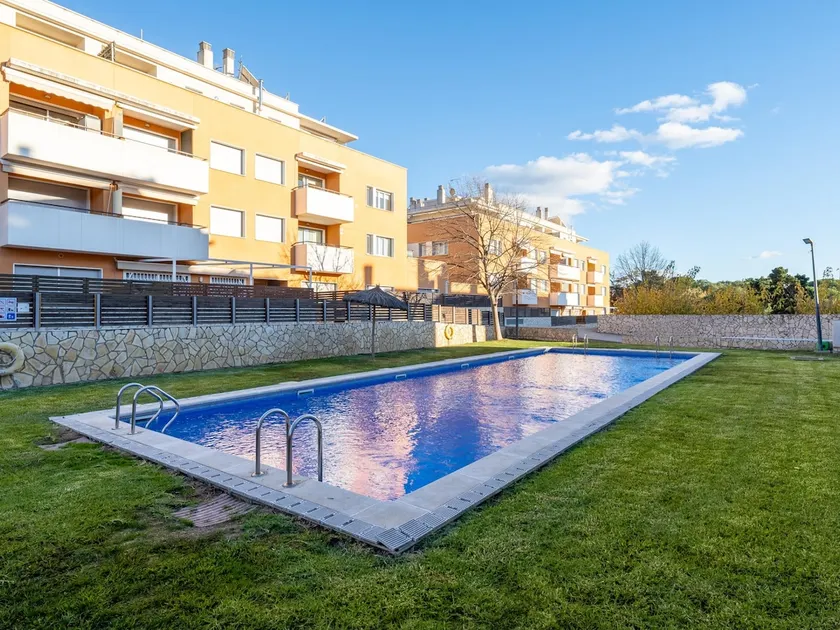 Apartment with terrace & pool 5min beach - Image 1