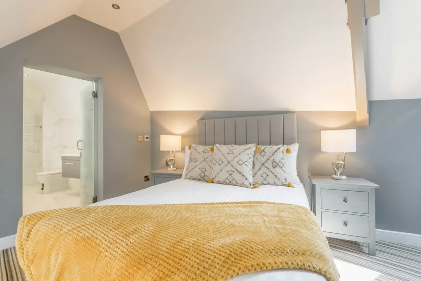 The Old School Room - Luxury 1 Bedroom Duplex Apartment - Image 1
