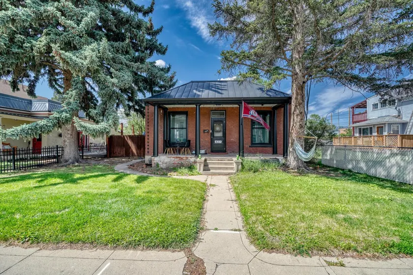 Bock House - Excellent in town location! - Image 1