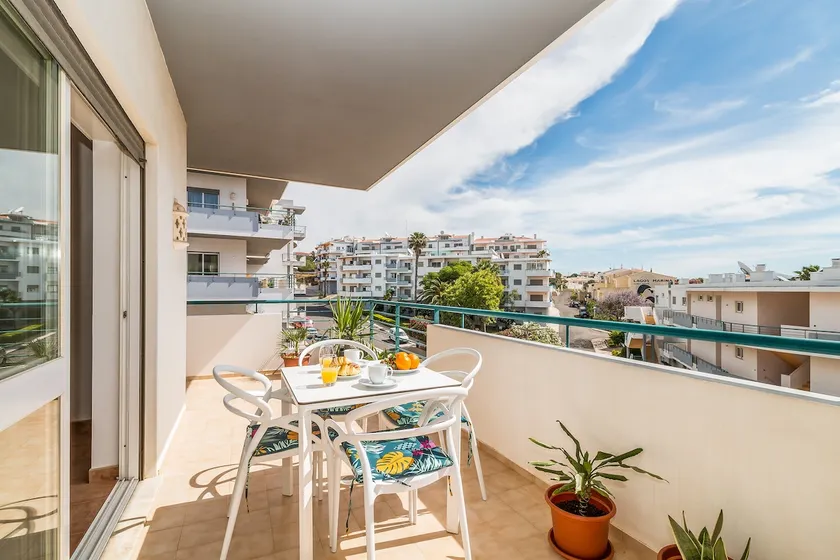 Casa da Galé | Meia Praia, Balcony & AC - Image 1