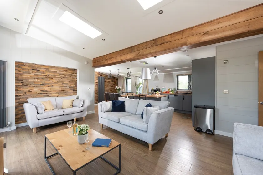 Primrose Lodge, 25 Roadford Lake Lodges - Image 1