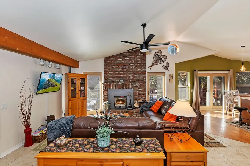 Eagle Point Retreat - Image 1