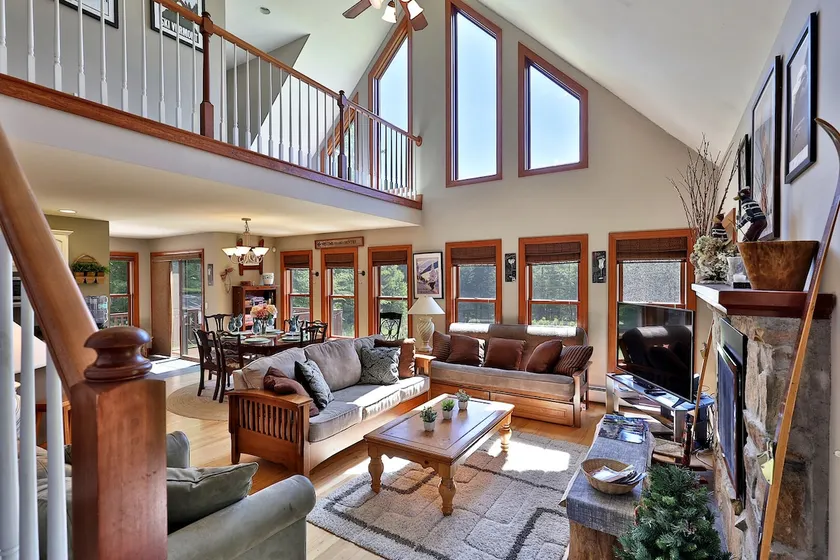 Cortina Mountain Chalet - Outdoor Hot Tub - Close to Pico and Killington Mountains home - Image 1
