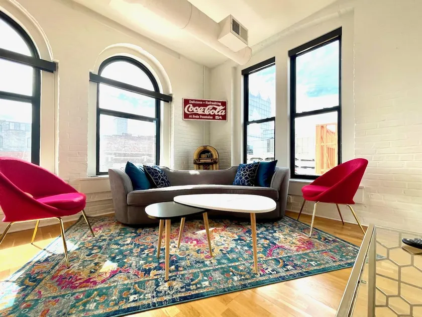 Classic Corner Loft in the Old Market - 2bed/bath - Image 1