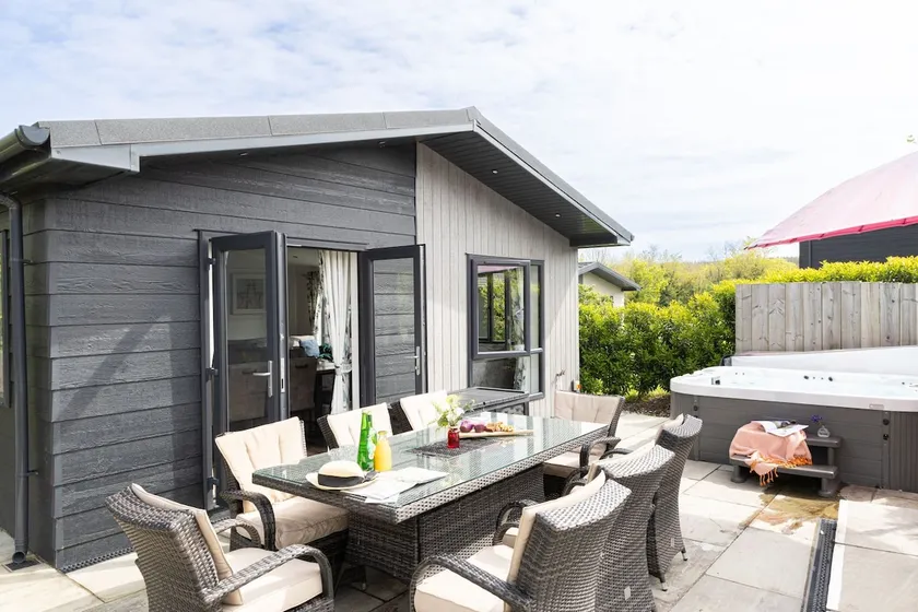 Foxglove Lodge, 31 Roadford Lake Lodges - Image 1