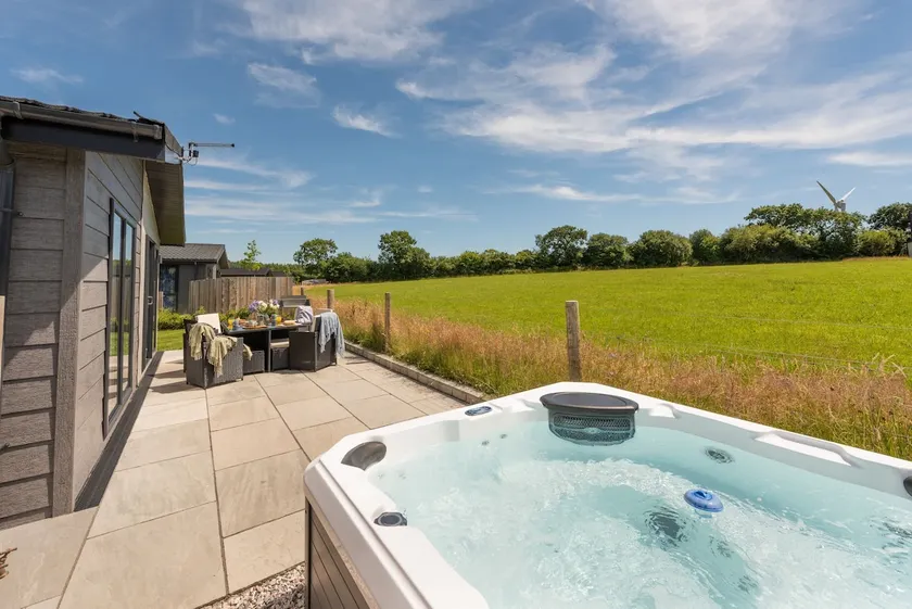 Forget Me Not Lodge - Hot Tub and Free Parking - Image 1