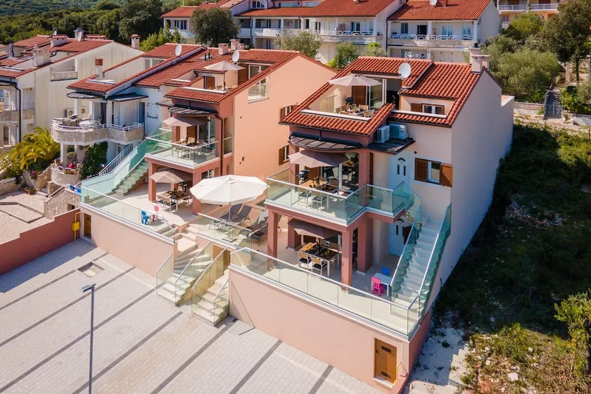 Bella Vista Apartments / Ap 2 - Image 1