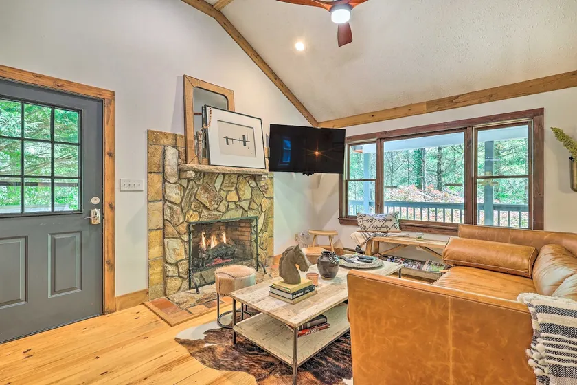 Boone Hideaway w/ Deck, Grill & Hot Tub! - Image 1