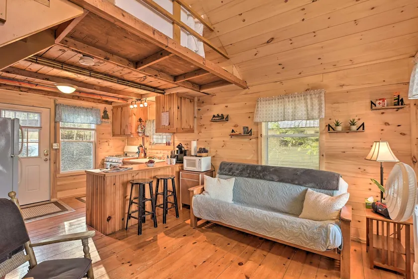 Pet-Friendly Ellsworth Cottage on Branch Lake - Image 1