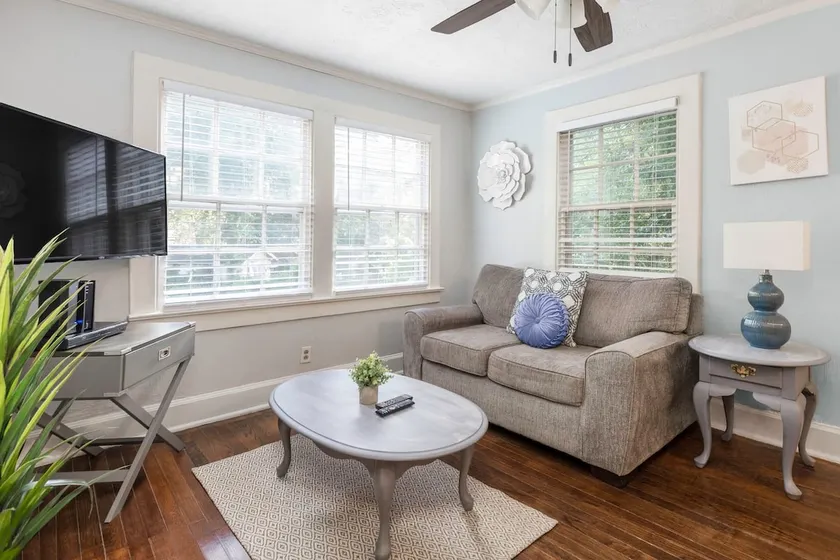 Chic Loft 1BR | King Bed in Capitol Heights - Image 1