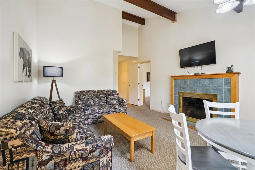 2 bdrm Suite outdoor heated pool 103/104 - Image 1