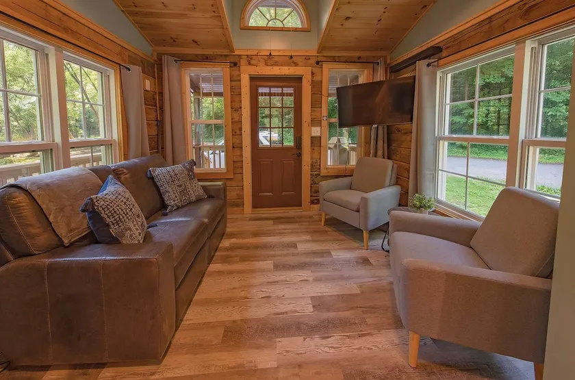 Lookout tiny one-of-a-kind cabin with private spa - Image 1