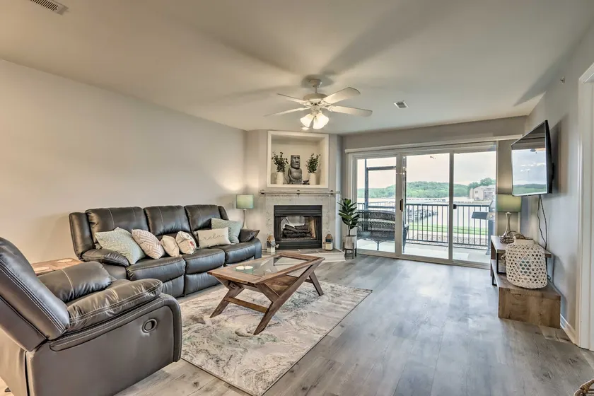 Poolside Fun! Lake-View Camdenton Condo - Image 1