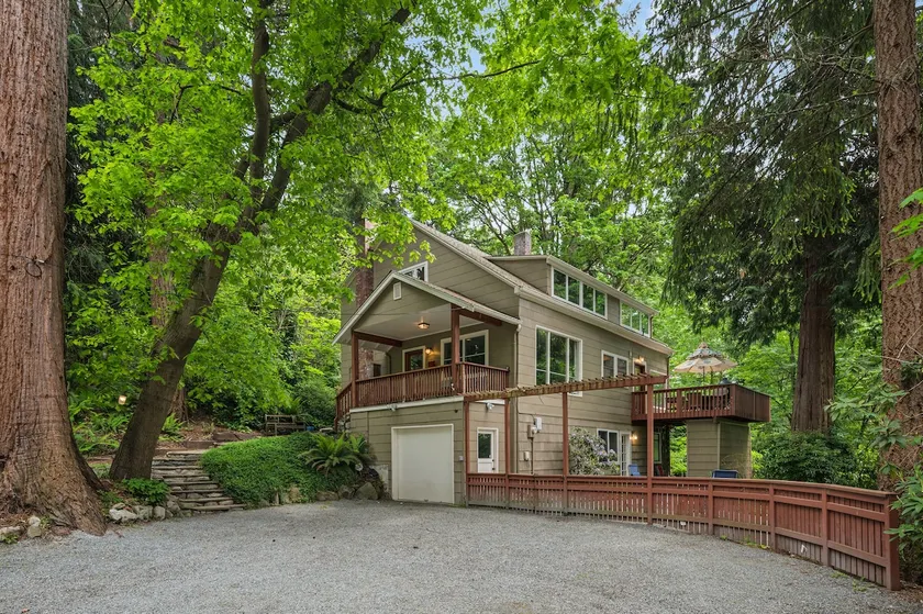 4BR 4BA The Treed Inn Firepit Outdoor Dining and Yard - Image 1