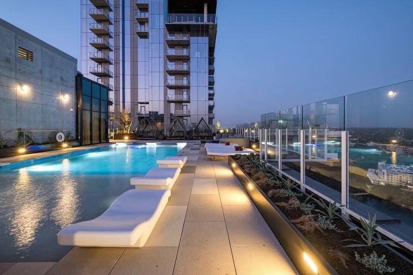 Breathtaking Views & Rooftop Pool | Rainey Street - Image 1
