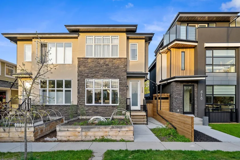 The Grand YYC: Sleeps 23 | 3 mins to Downtown - Image 1