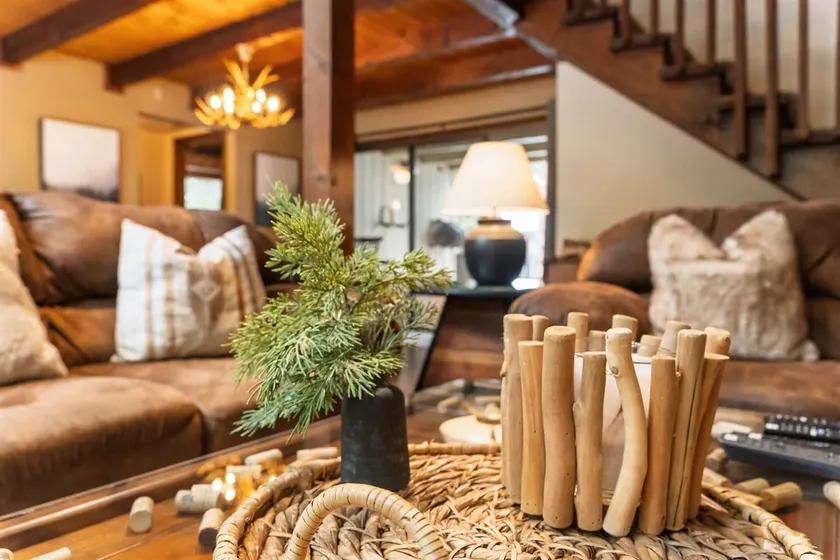 Evergreen Pinecone Cottage • Hot Tub • Pool Access • Espresso • A/C - Image 1
