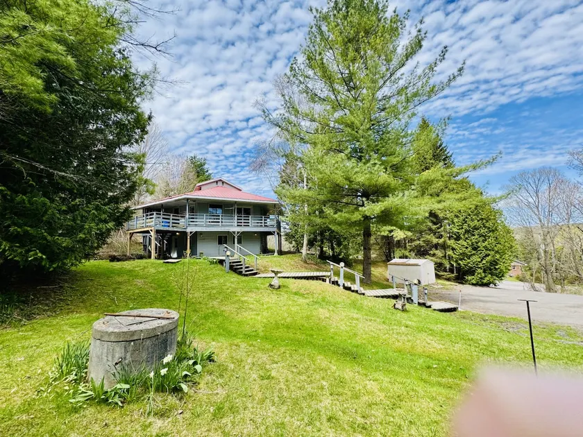 Presqu’ile 1 Acre Retreat | Fire Pit + Pool Table - Image 1