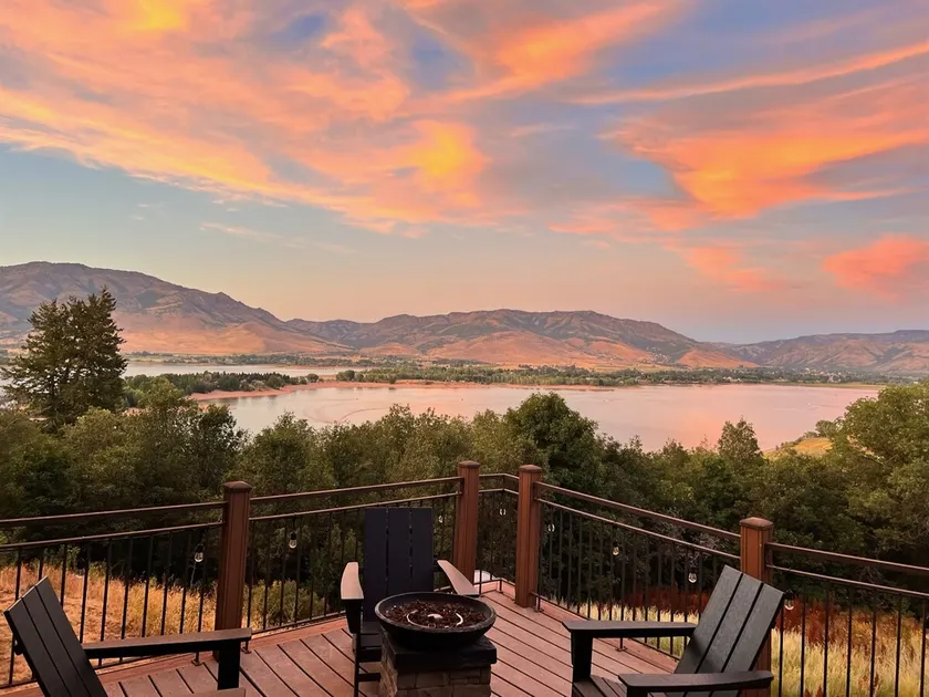 15 Acre Retreat Near Eden, Pickleball and Sauna - Image 1