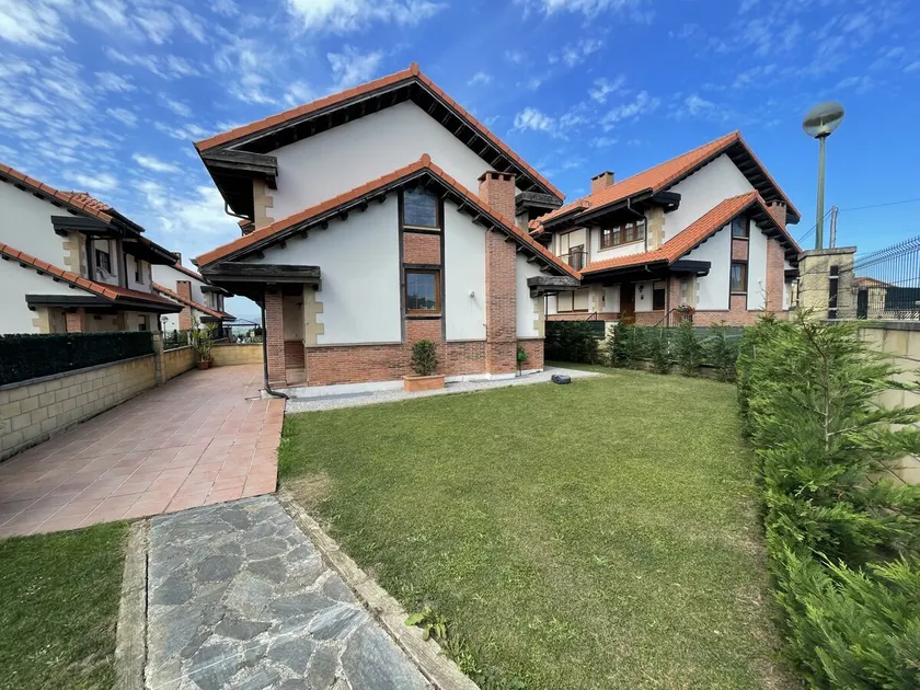 Casa La Llosa in Suances - Image 1