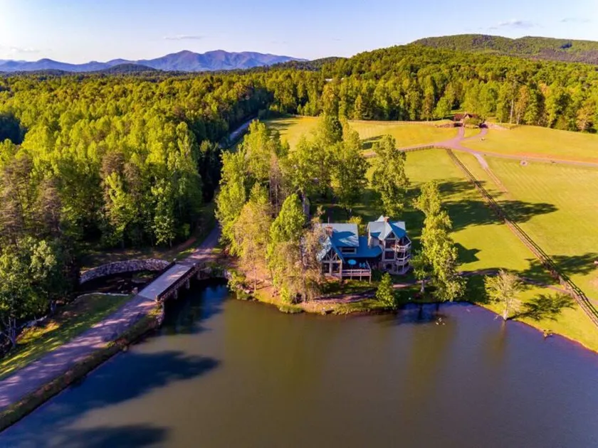 Falling Waters Lodge Lake Front Home & Wedding Venue - Image 1