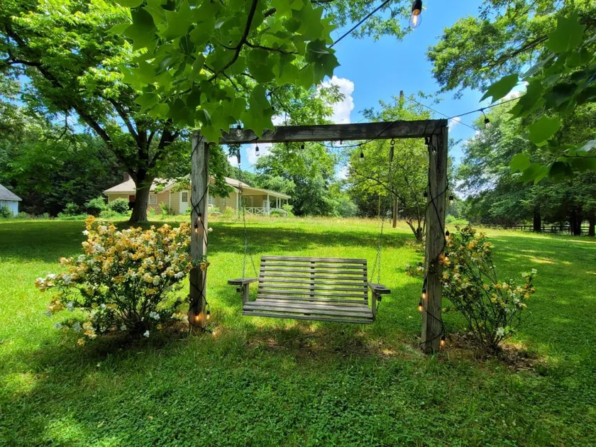 Quiet Country Farmhouse - Image 1