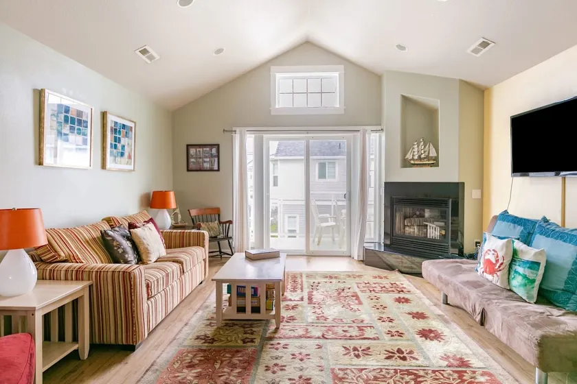 ROCKAWAY TOWNHOUSE – 100 STEPS TO THE BEACH! - Image 1