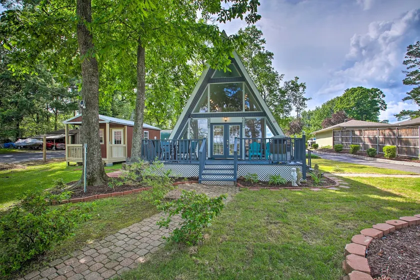 Deck, Boat Slip + Views: Lake Hamilton Cabin! - Image 1