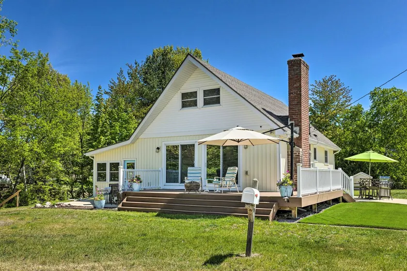 Breezy Silver Lake Getaway: Fishing Dock, Grill! - Image 1