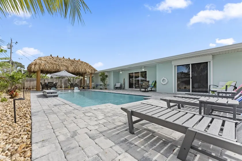 Heated Pool, Tiki Hut, Game Room, Beach Gear, BBQ! - Image 1