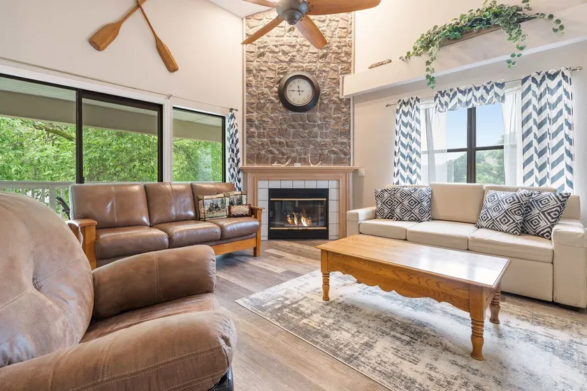 Indoor Pool Access: Golf Getaway Near 76 Strip! - Image 1