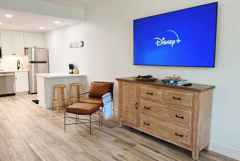 516-Remodeled Suite Retreat 3 min walk to beach! - Image 1