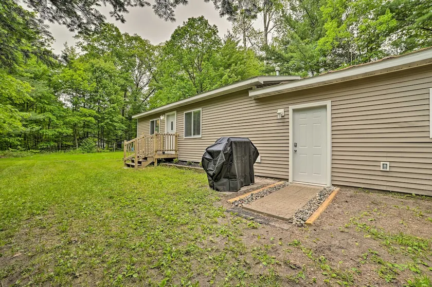 Vacation Rental In-Between Houghton & Higgins Lake - Image 1
