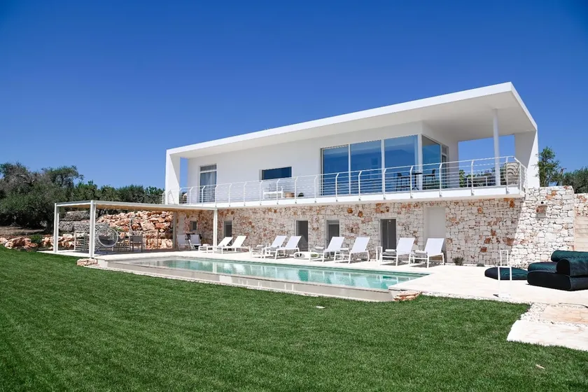 New Luxury PanItria with Infinity Pool - Image 1