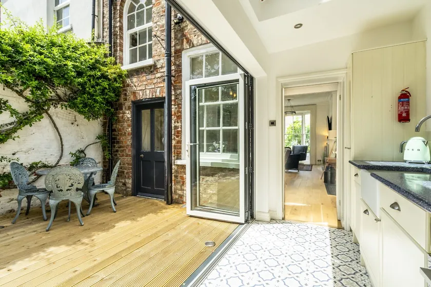 9 St John's Street - Image 1