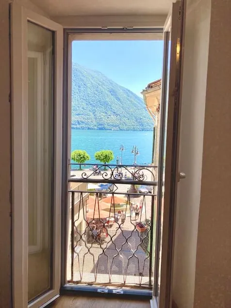 A window to the lake - Image 1