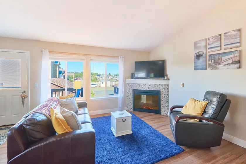 Coastal Retreat in Long Beach: Walk to Attractions - Image 1