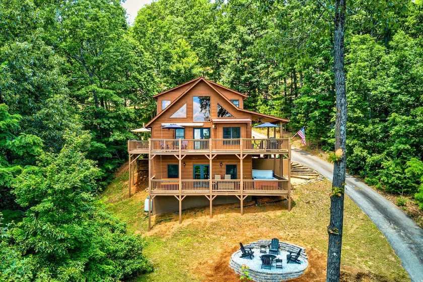 Spacious Murphy Chalet w/ Hot Tub: Mtn Views! - Image 1