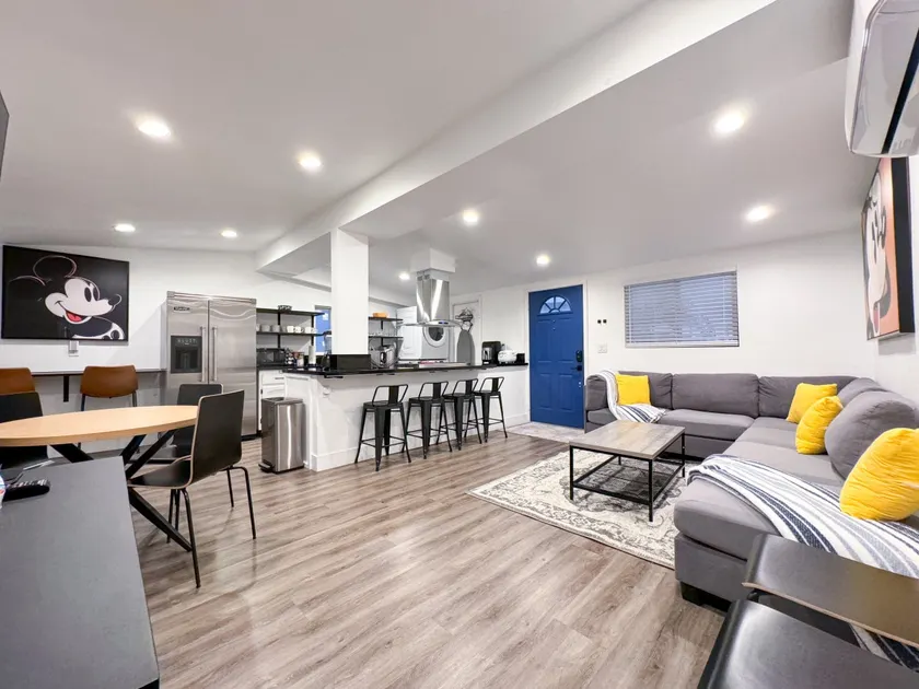 Fun Family 4-bedroom Home Near Disneyland - Image 1