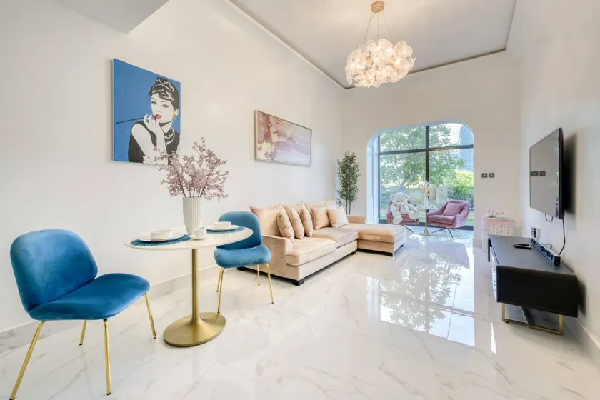 Downtown Beautiful 1bed with outdoor garden - Image 1