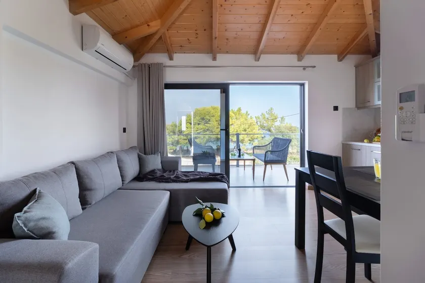 villa on the sea - Image 1