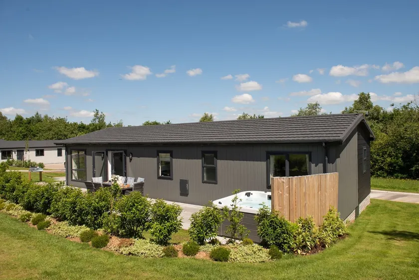 Juniper Lodge, 28 Roadford Lake Lodges - Image 1