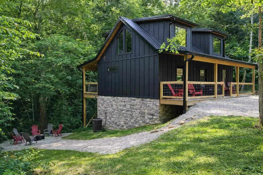 Red River Gorge Wolf Den Luxury Cabin Hottub Wi-Fi - Image 1