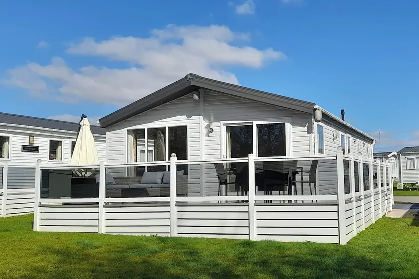 Platinum lodge on Carlton Meres holiday Park - Image 1