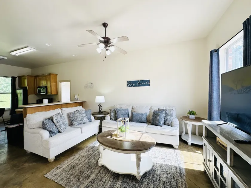 Chateau 12, spacious townhouse in Tickfaw, LA - Image 1