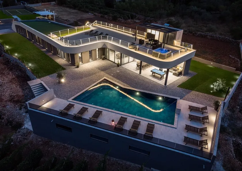Luxury Villa Madre with 5 en-suite bedrooms, heated 72sqm Mineral pool, Whirlpool, outdoor Gym, Playground - Image 1