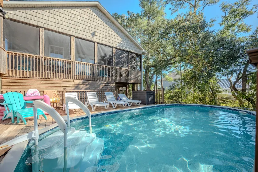 Woodlands Wonder by Oak Island Accommodations - Image 1