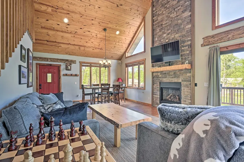 Cabin 1 Mi to Sand Valley, 1 Block to Beach - Image 1