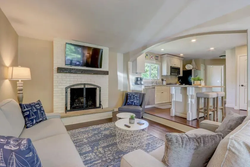 Charming Muskego House, Walk to Lake & Restaurants - Image 1